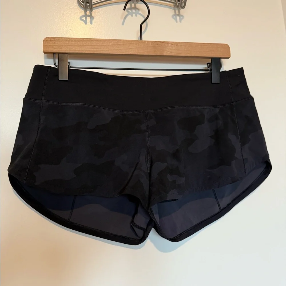 Lululemon Speed Up Low-Rise Lined Short 2.5” in Heritage 365 Camo Deep Coal - Picture 2 of 5